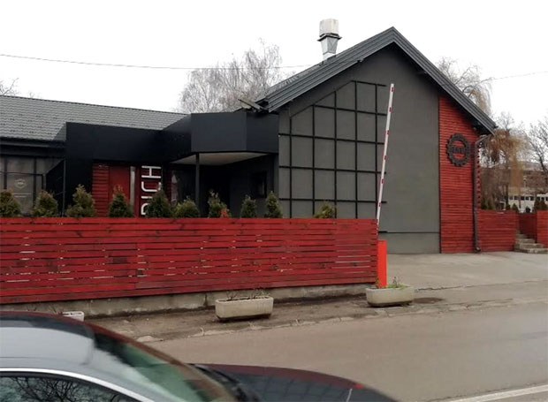 Припитим младићима нису дозволили улаз у клуб, онда је уследио хаос: Масовна туча у Прњавору, ухапшено више особа